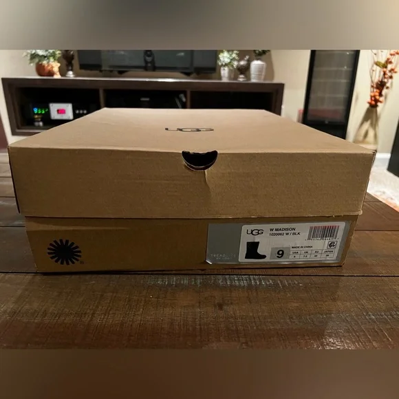 UGG Madison Boots in Black - Picture 11 of 13